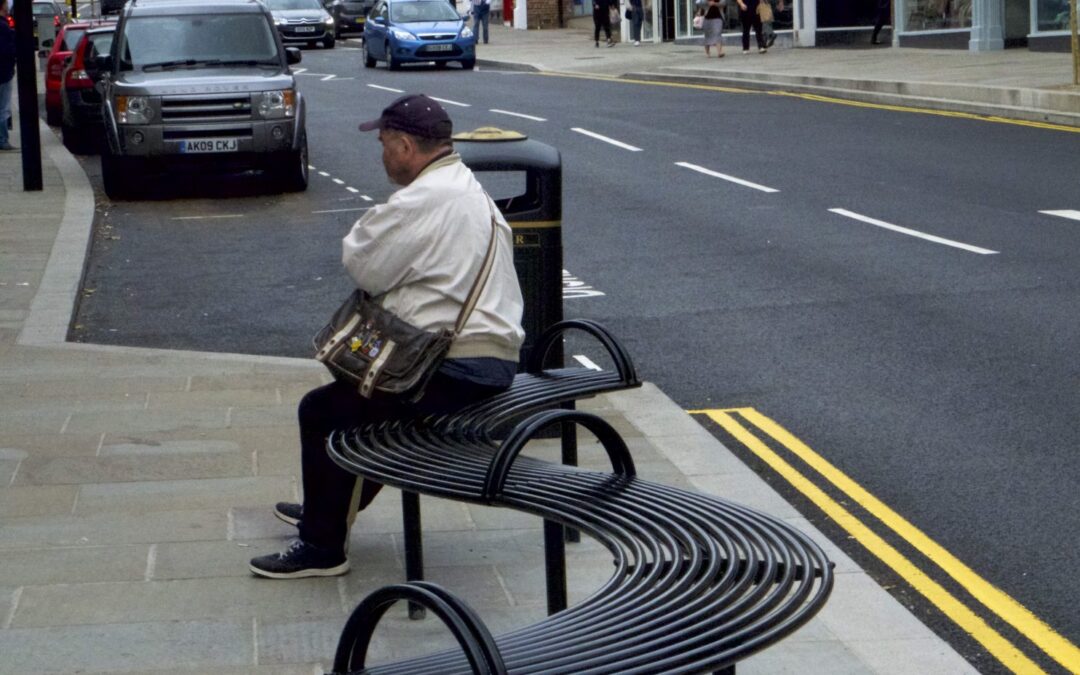 benchmarkstreetfurniturebaselinebl007curvedbenchuckfield