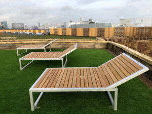 External sun lounger, manufactured in stainless steel with hardwood.