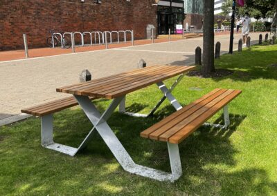 8 person free standing picnic table